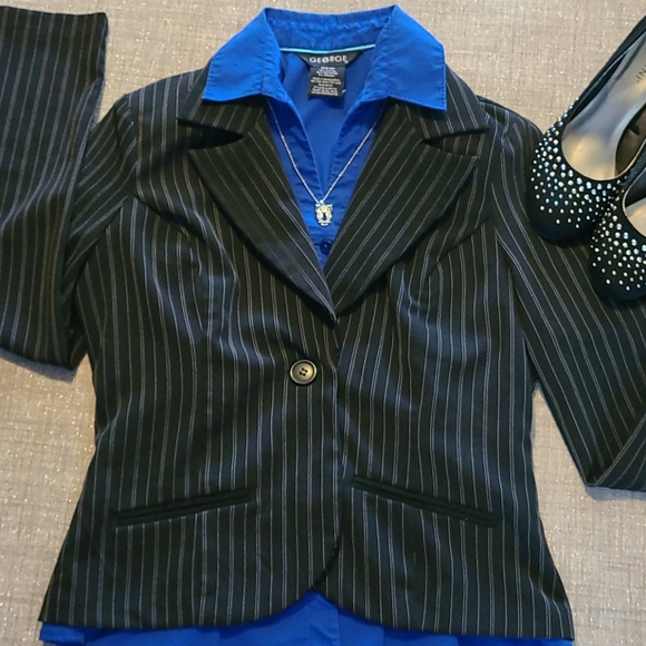 Womans Xhilaration Black Pin Striped Blazer. - Picture 2 of 7